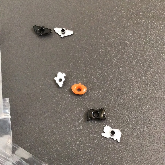 🎃 Halloween Finishing Eyelets for Scrapbooking 🎃 - Picture 3 of 6